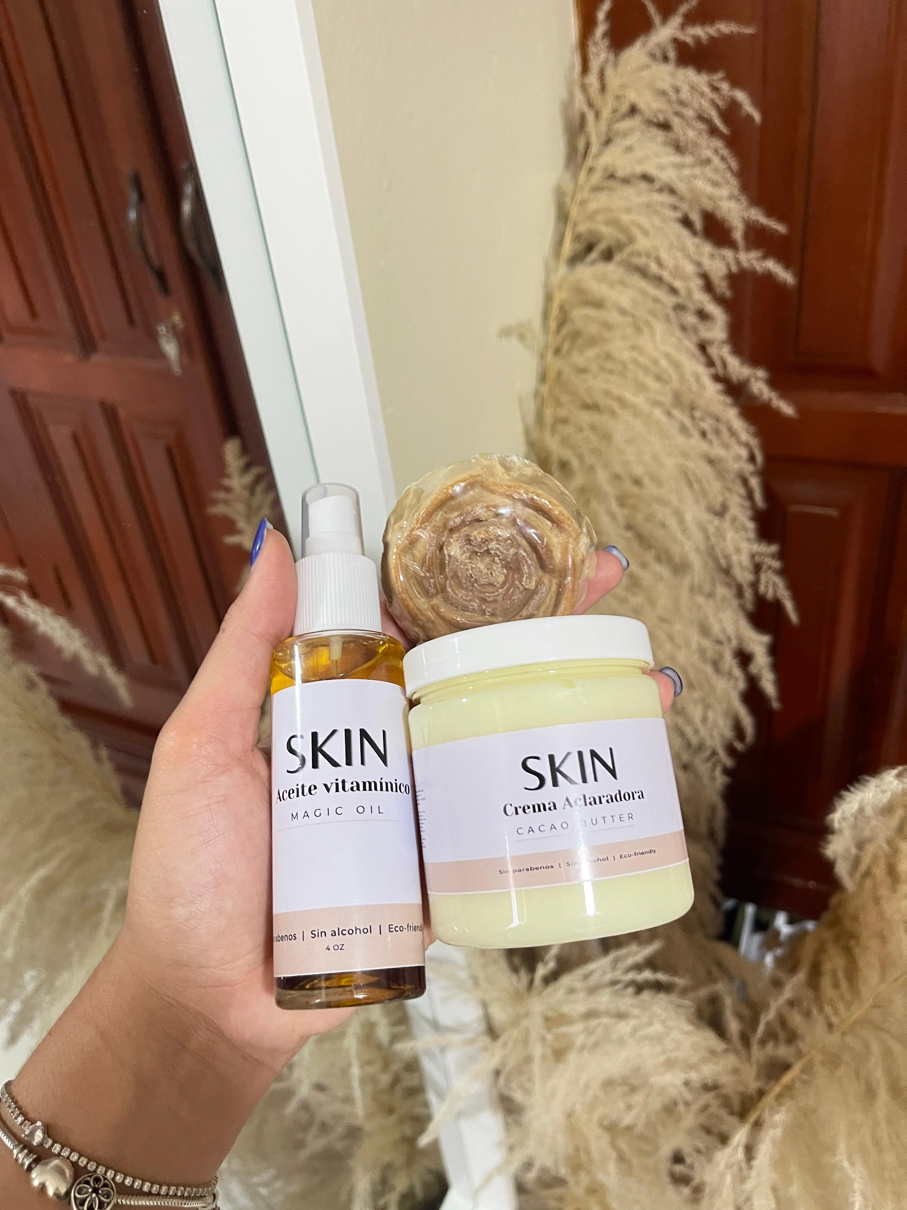 Kit SKIN COSMETICS Premium: aceite vitamínico, jabón de cúrcuma y crema aclaradora